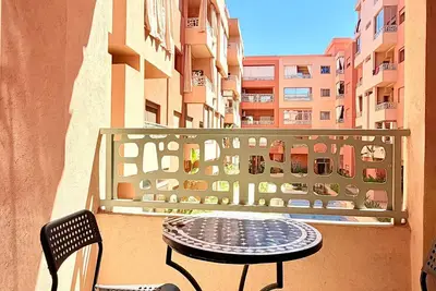 Image de 2br Apt with Pool View in City Center