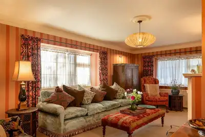 Image de Osier Manor - Sept Chambres Villa, Couchages 14