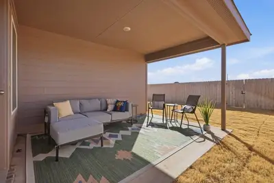 Image de Spacious New Home | Open Layout | Near Texas Tech