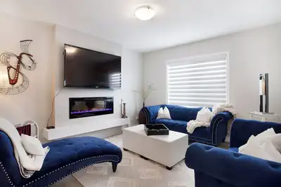 Image de 2 Suites • 8 Bedrooms • Ac • Sleeps 16