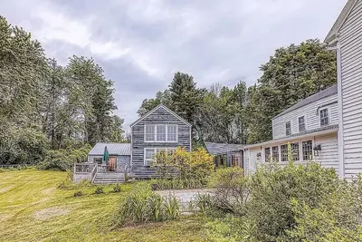 Image de Light-filled Carpenter's Cottage