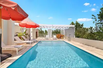 Image de Turkcation Spacious 4 bedroom villa minutes from Long Bay Beach Providenciales