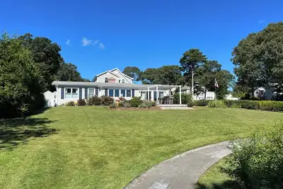 Image de Popponesset-Exclusive Waterfront Home, Firepit, Hot Tub, & central A/C