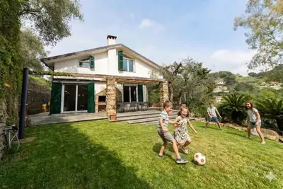 Image de Villa avec jardin et terrasse