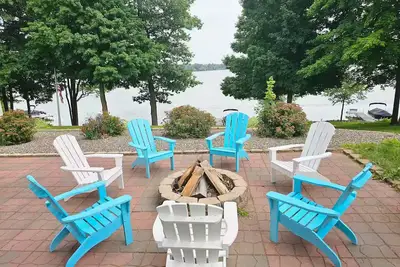 Image de Spacious Lake House with Beautiful Lake View