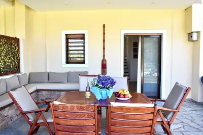 Image de Villa familiale décontractée avec jardin, à quelques pas de la plage de Fourka
