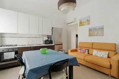 Image de Cozy 45m2 apartment, ideal for 4 people, located on the first floor of a building without a lift (steps to access). The accommodation is located in a strategic area, a stone's throw from the M3/M5 Zara stop and the stops of numerous surface transport ve