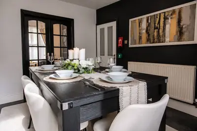 Image de Liverpool Luxury Escape | Sleeps 7 | Pool Table