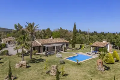 Can Roig – charming stone villa with private pool