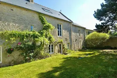 Image de Le Couvent, grande maison en pierre avec jardin