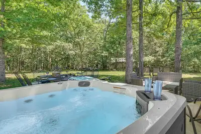 Image de Hot Tub, Game Room! Ozarks Family Retreat By Lake