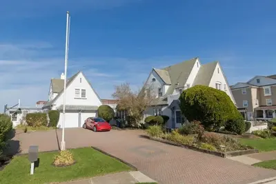 Image de Bayfront 6-bedroom home, sleeps 16 with Ac, in-ground pool and spa. Dog friendly
