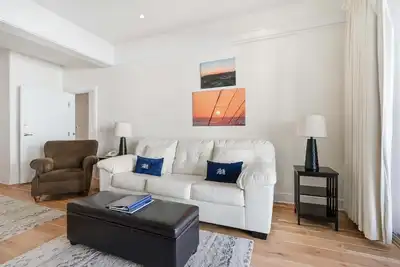 Image de Charming Lodge Suite 261 in Bay Harbor with 1 bedroom and village view.