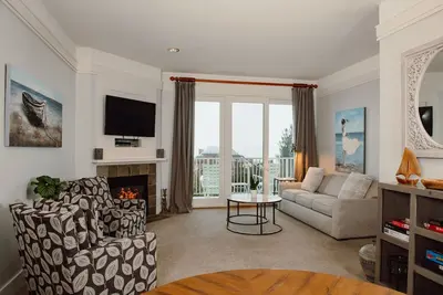 Image de Experience luxury in Maritime Lakeview Suite 314, a stunning 2br getaway in Bay Harbor!