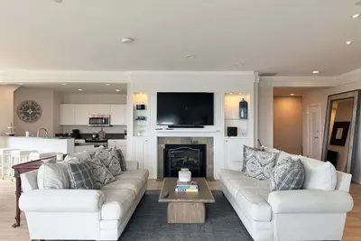 Image de Marina View 354: Spacious 4br condo in Bay Harbor with stunning marina views.