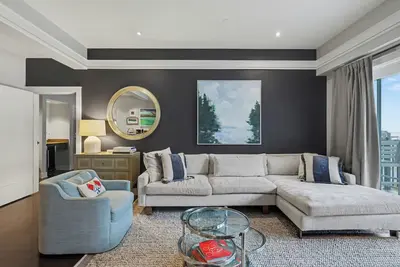 Image de Experience comfort in King Suite 357, a cozy Bay Harbor retreat for 6.