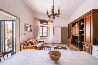 Image de App. to detached in 54 carafa street, ground floor, near the center