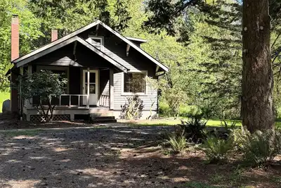 Image de Cozy 3-bedroom cabin with fire pit near trails and waterfalls