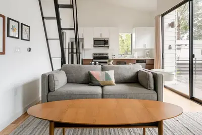 Image de Modern East Austin Guesthouse close to E. 6th, Downtown, Rainey, and the Lake