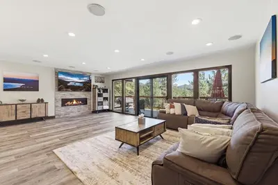 Image de Luna’s Mountain Manor | Chef Kitchen & Game Room