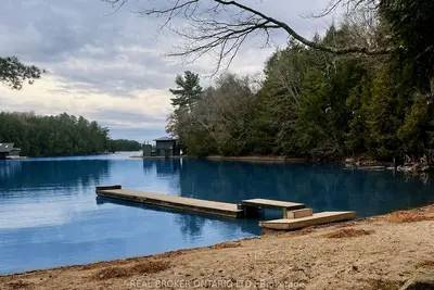 Image de Lake Muskoka Waterfront Oasis*Private Beach*Bbq & Dock*Sleeps 14