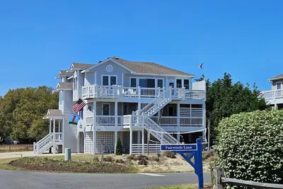 Image de Corolla Retreat w/ Views, Hot Tub & Amenities