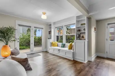 Image de Bluebird Day - Box Factory Bungalow, A charming 2-bedroom retreat.