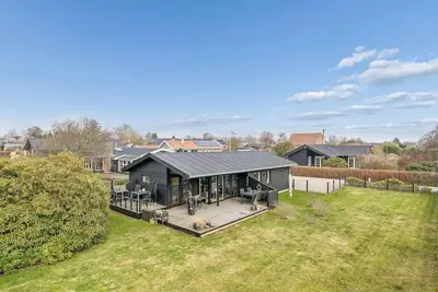 Image de 4 bedroom gorgeous home in Juelsminde