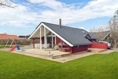 Image de Beautiful home in Juelsminde with WiFi