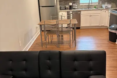 Image de Cozy 1-bedroom apartment in serene Alvin with Ac