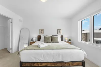 Image de Stylish 3br Home w/ Dedicated Office Space and Ev Charging Station