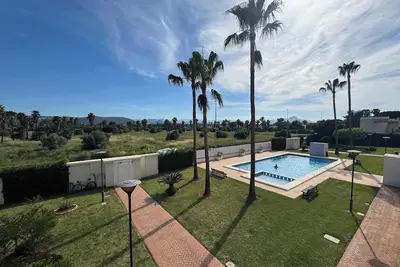 Image de Appartement moderne proche de la plage avec piscine partagée