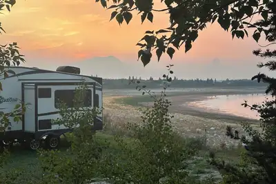 Image de Montana Moon on the Lake \"White Hawk\" Rv #3