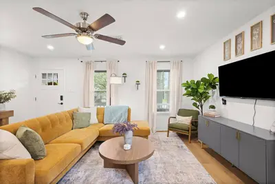 Image de Backyard Bliss Bungalow w/ Pergola • Fast WiFi • Near Waterway