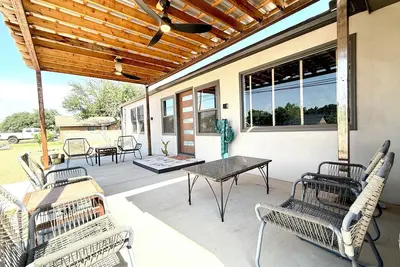 Image de Urban Cowboy Old Midland Full Remodel