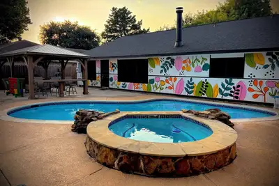 Image de Private Pool & Hot Tub Oasis, Games + Karaoke. Minutes from Iah airport.