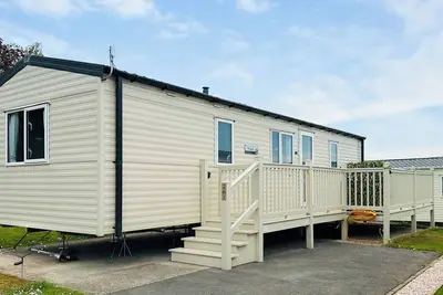Image de 2 chambres à coucher à Paignton