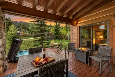 Image de Luxury Tamarack Cottage | Ski-In/Ski-Out | Hot Tub | Walk to Village
