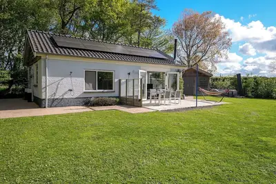 Image de Ground-floor holiday home in Poldersbos, quietly located with a spacious garden near the beach and nature.