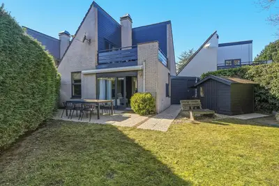 Image de Enjoy peace, space and comfort at Haringvliet 93 in Noordzeepark Ouddorp. This charming holiday home is located close to the beach and nature, making it ideal for families, friends and dog lovers.
