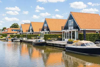 Image de Charming 4-person villa with spacious terrace at the inner marina