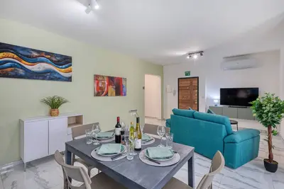 Image de Stylish and bright 2 bedroom with balcony Dcar1-1
