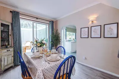 Image de Lovely 2 Bed Home with Free Parking and Garden