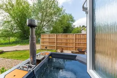 Image de Prestige-Lodge-Sleeps 2-6 Private Hottub-Vue sur la campagne-Salle de bain pr. . .