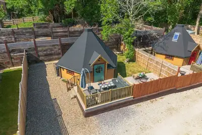 Image de Tiny house-d'exception-Sleeps 2-6 - firepit Bbq-Vue sur la campagne-Salle de. . .