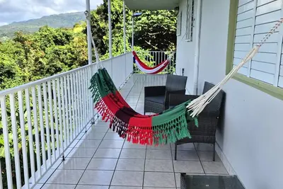 Image de Ocean & Rainforest Views with Hammocks • Sleeps 8