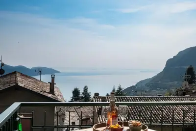 Image de Appartamento Nerina by Theater Home - with balcony and marvellous lake view