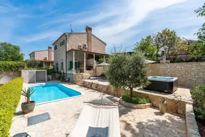 Image de Villa Momento – The Istrian Escape<br>Elegant villa with private pool and jacuzzi surrounded by peaceful Istrian nature.