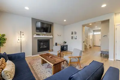Image de Tommy - Close to Fun! Fireplace, A/C, Fenced Yard