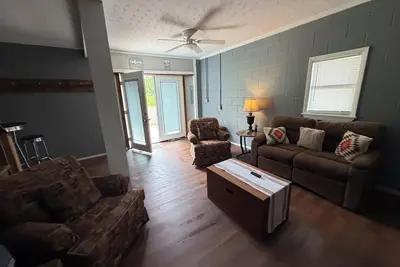 Image de 3 story Lake home!
